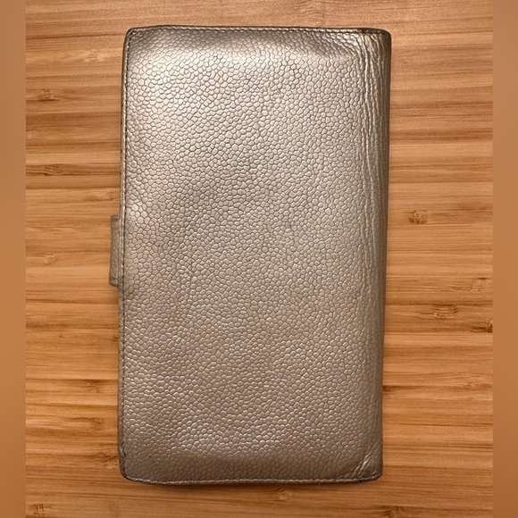 Authentic Chanel Caviar CC wallet in metallic - Picture 4 of 16